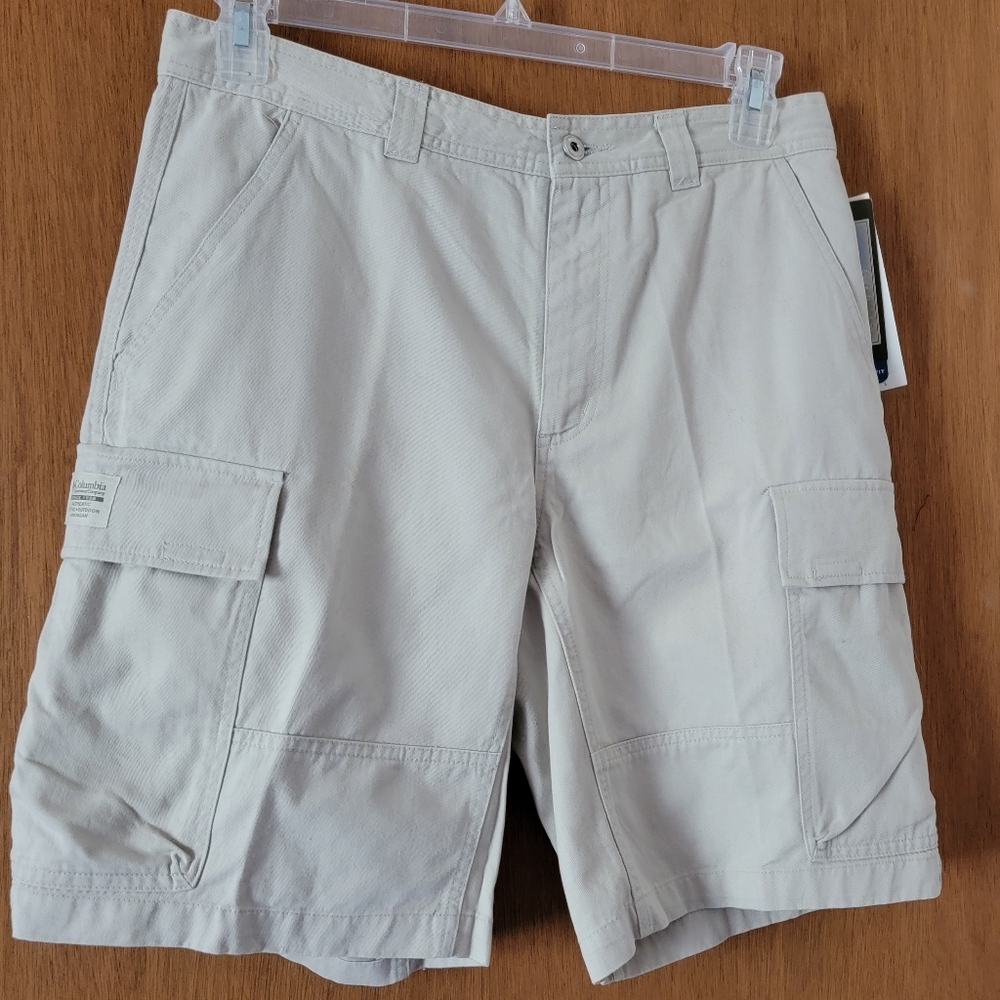 Columbia Men's Beige Cargo Shorts 10" Inseam Size 32 NWT